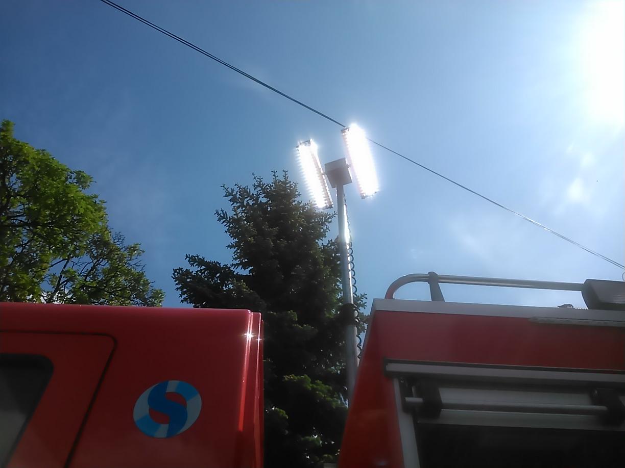 Maszt zmodyf. na LED_2x120W w akcji.JPG